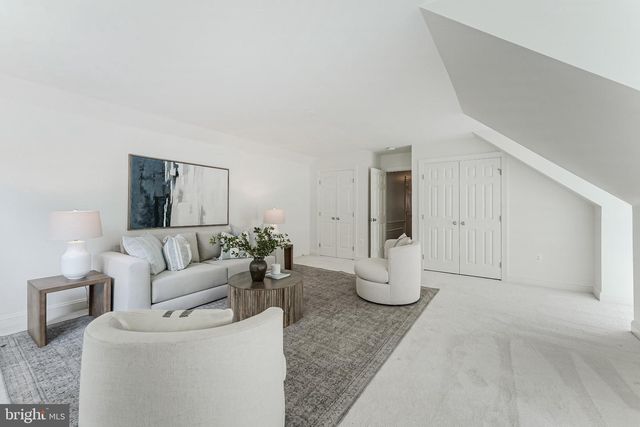 11183 LONGWOOD GROVE DR, Reston, VA 20194