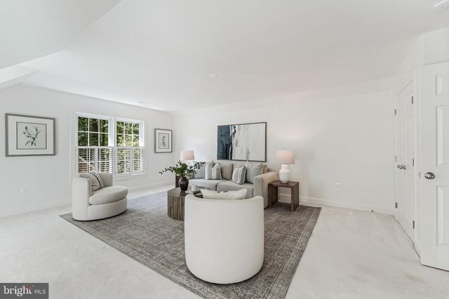11183 LONGWOOD GROVE DR, Reston, VA 20194