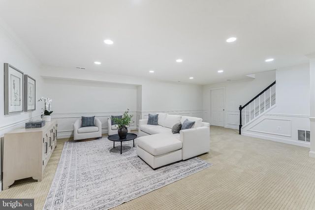 11183 LONGWOOD GROVE DR, Reston, VA 20194