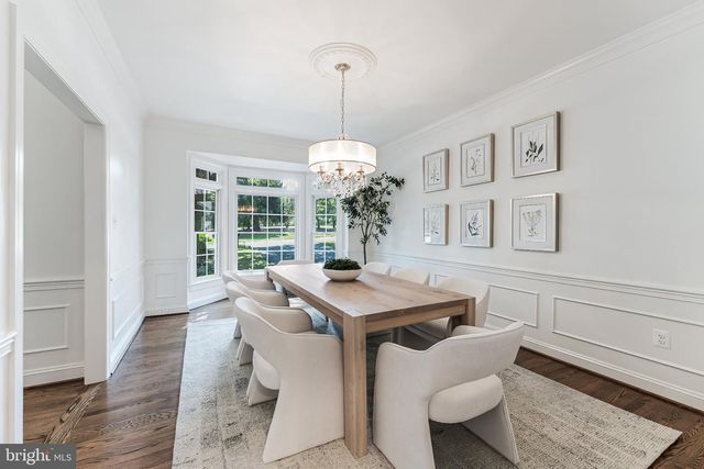 11183 LONGWOOD GROVE DR, Reston, VA 20194