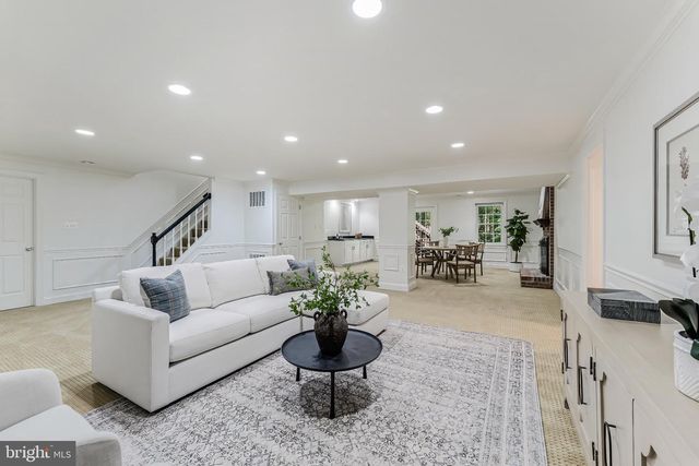 11183 LONGWOOD GROVE DR, Reston, VA 20194