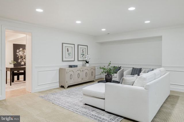 11183 LONGWOOD GROVE DR, Reston, VA 20194