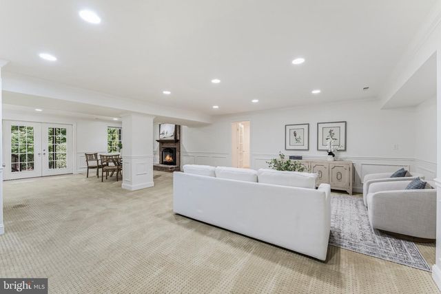 11183 LONGWOOD GROVE DR, Reston, VA 20194