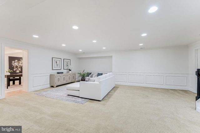 11183 LONGWOOD GROVE DR, Reston, VA 20194