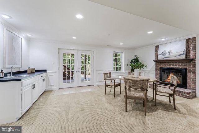 11183 LONGWOOD GROVE DR, Reston, VA 20194