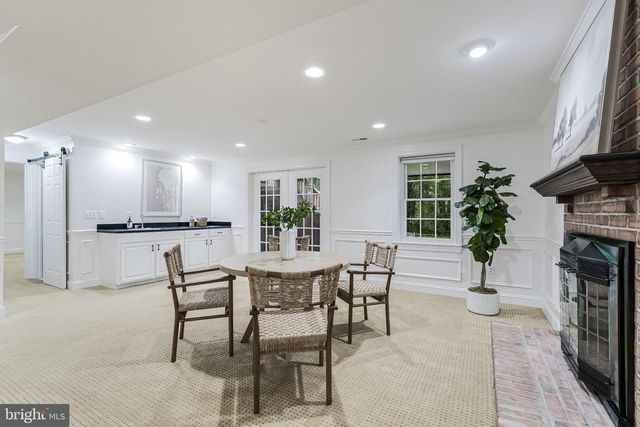 11183 LONGWOOD GROVE DR, Reston, VA 20194