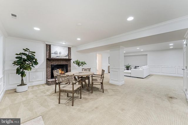 11183 LONGWOOD GROVE DR, Reston, VA 20194