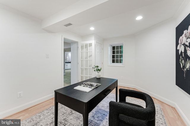 11183 LONGWOOD GROVE DR, Reston, VA 20194