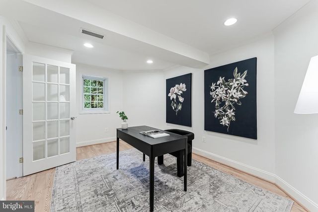 11183 LONGWOOD GROVE DR, Reston, VA 20194