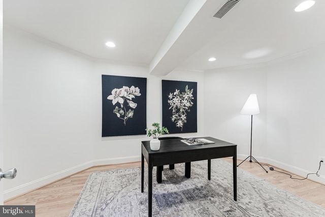 11183 LONGWOOD GROVE DR, Reston, VA 20194