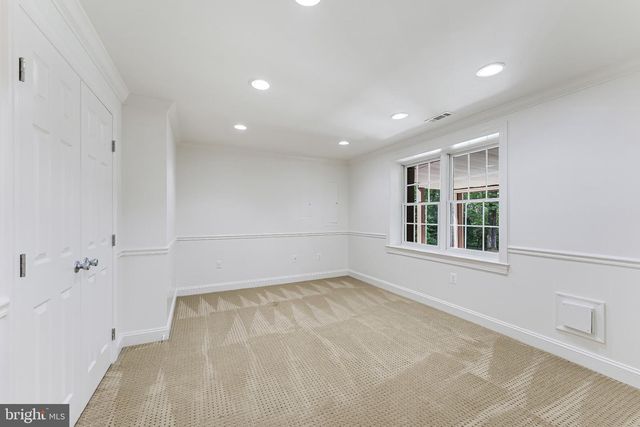 11183 LONGWOOD GROVE DR, Reston, VA 20194