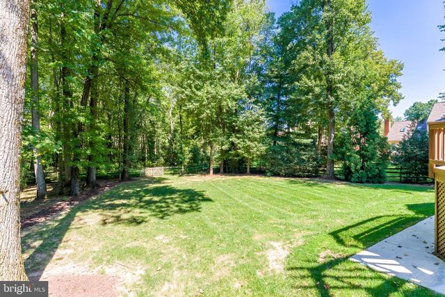 11183 LONGWOOD GROVE DR, Reston, VA 20194