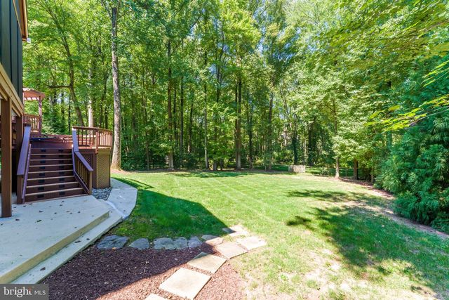 11183 LONGWOOD GROVE DR, Reston, VA 20194