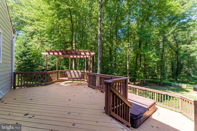 11183 LONGWOOD GROVE DR, Reston, VA 20194
