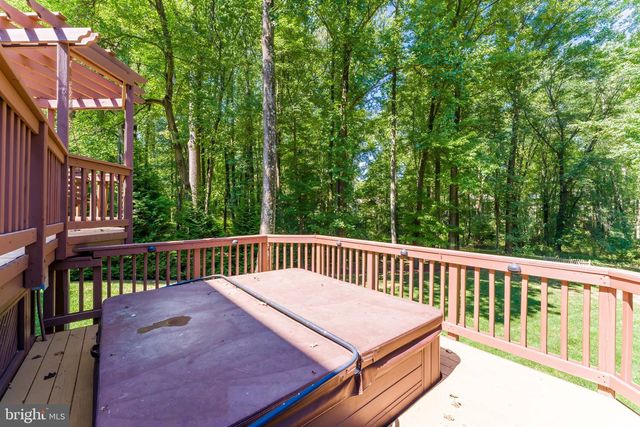 11183 LONGWOOD GROVE DR, Reston, VA 20194