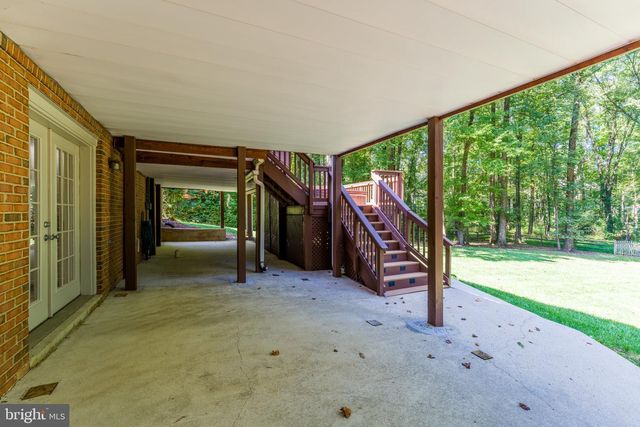 11183 LONGWOOD GROVE DR, Reston, VA 20194