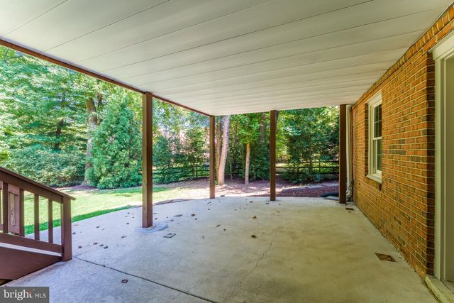 11183 LONGWOOD GROVE DR, Reston, VA 20194