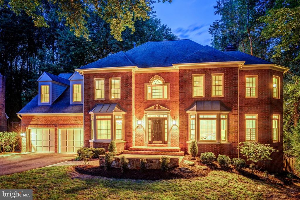 11183 LONGWOOD GROVE DR, Reston, VA 20194