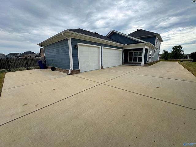 6327 Central Park Lane NW, Huntsville, AL 35806