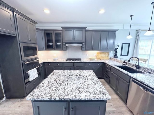 6327 Central Park Lane NW, Huntsville, AL 35806