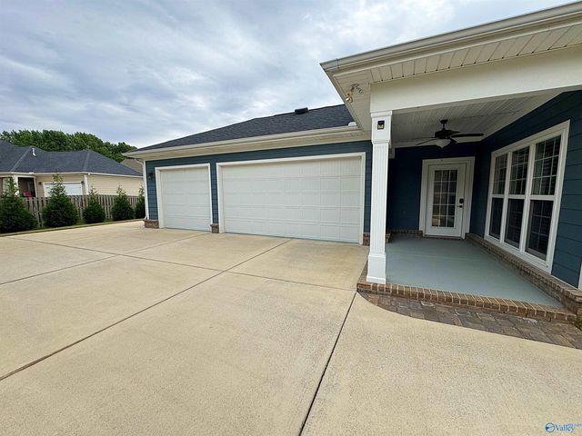 6327 Central Park Lane NW, Huntsville, AL 35806