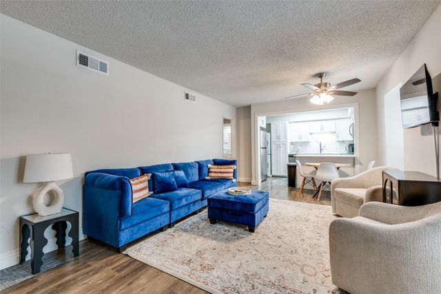 5214 Fleetwood Oaks Avenue 206, Dallas, TX 75235