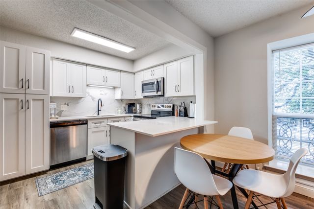 5214 Fleetwood Oaks Avenue 206, Dallas, TX 75235