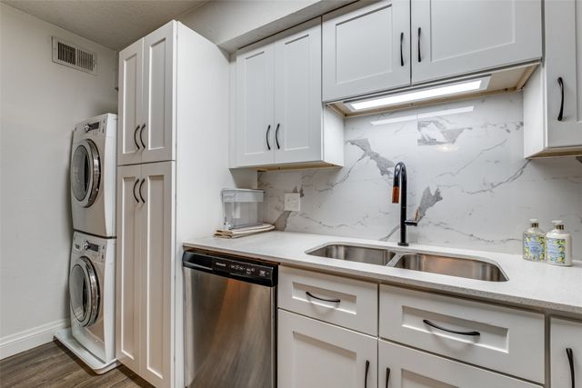 5214 Fleetwood Oaks Avenue 206, Dallas, TX 75235