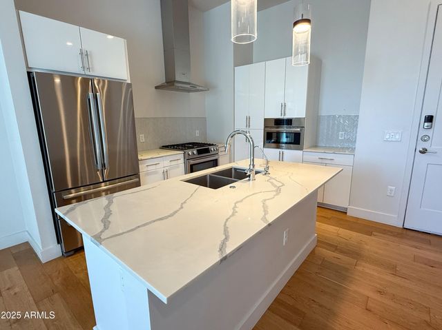 3131 N Central Avenue 7004, Phoenix, AZ 85012