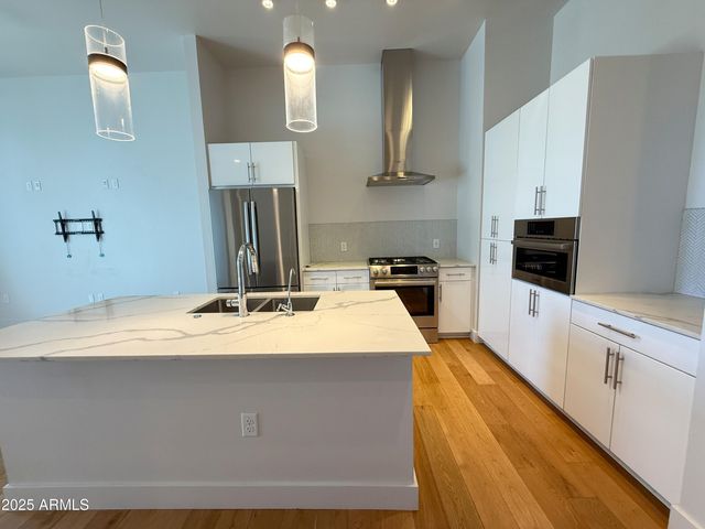 3131 N Central Avenue 7004, Phoenix, AZ 85012