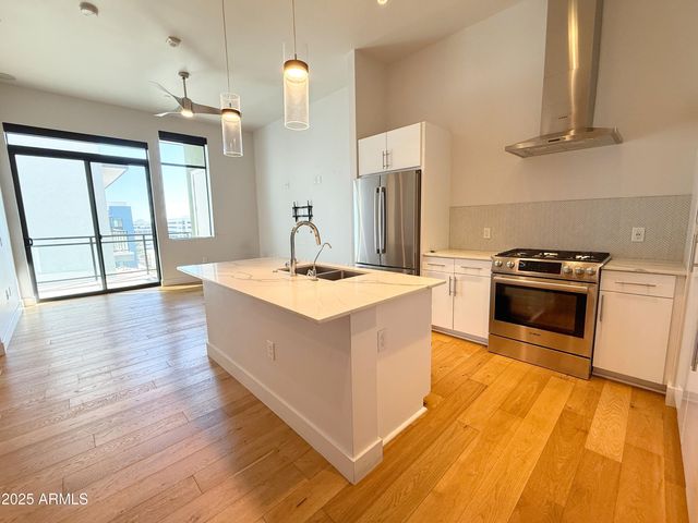 3131 N Central Avenue 7004, Phoenix, AZ 85012