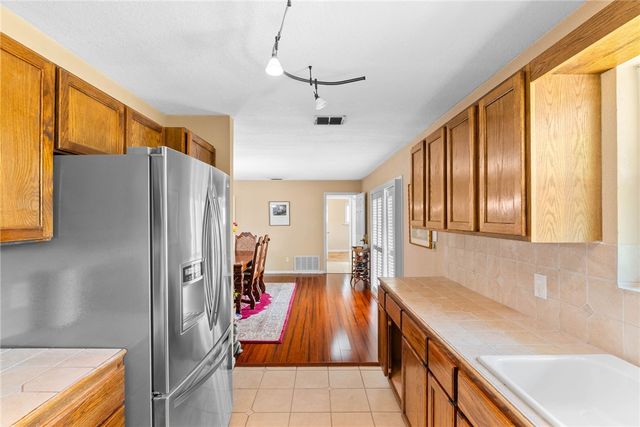 1613 Sandalwood Dr, Corpus Christi, TX 78412