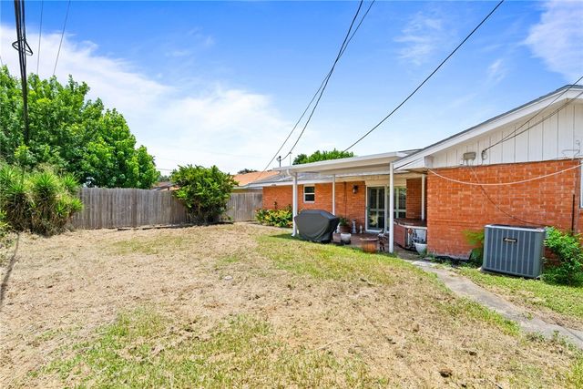 1613 Sandalwood Dr, Corpus Christi, TX 78412