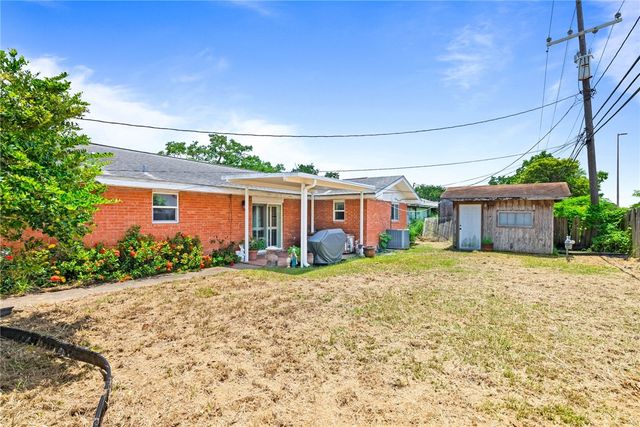 1613 Sandalwood Dr, Corpus Christi, TX 78412
