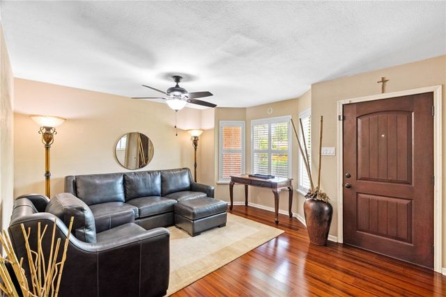 1613 Sandalwood Dr, Corpus Christi, TX 78412