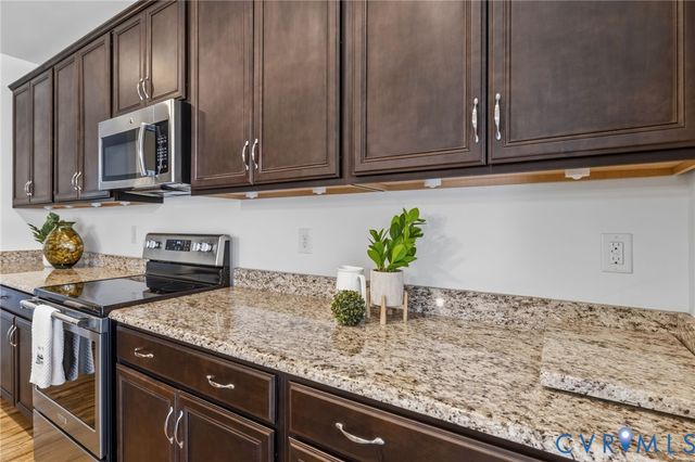 8838 Thorneshire Cir, Mechanicsville, VA 23116