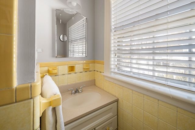 12 Yale St, Winchester, MA 01890