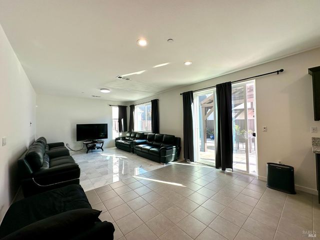 1401 Jamboree Dr, Fairfield, CA 94533