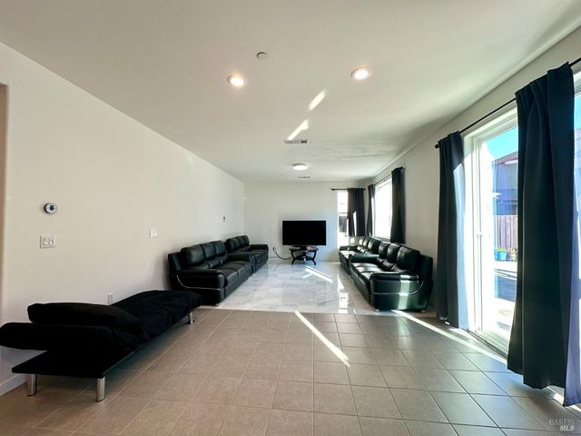 1401 Jamboree Dr, Fairfield, CA 94533