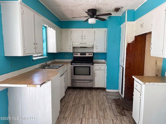 565 Sunny Orchard Lane, Clinton, MS 39056