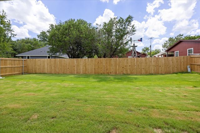 2414 Forest Hill Lane, Granbury, TX 76048