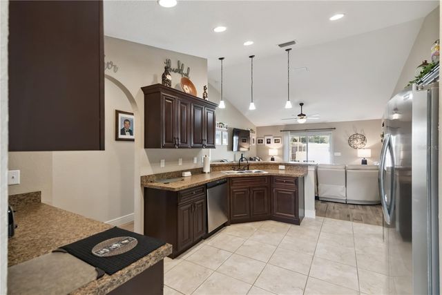 4 MALAUKA RADIAL PASS, Ocklawaha, FL 32179