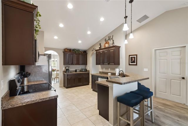 4 MALAUKA RADIAL PASS, Ocklawaha, FL 32179