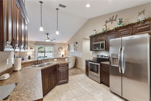 4 MALAUKA RADIAL PASS, Ocklawaha, FL 32179