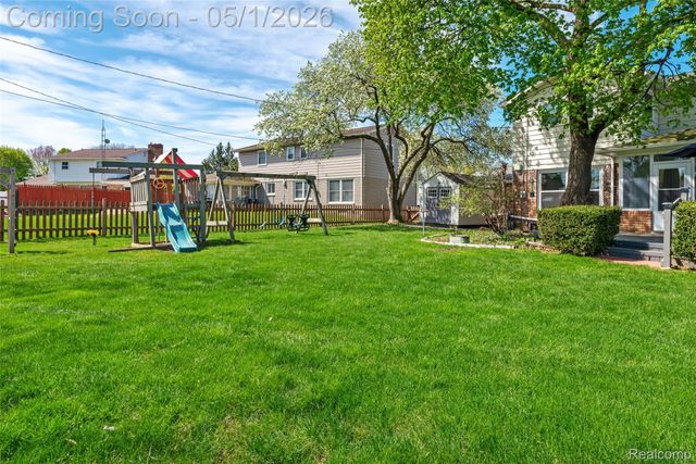 6109 Pebbleshire Drive, Grand Blanc Charter Township, MI 48439