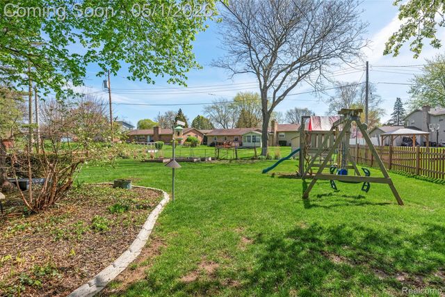 6109 Pebbleshire Drive, Grand Blanc Charter Township, MI 48439