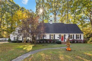 2 Bradford CIR, Newport News, VA 23606