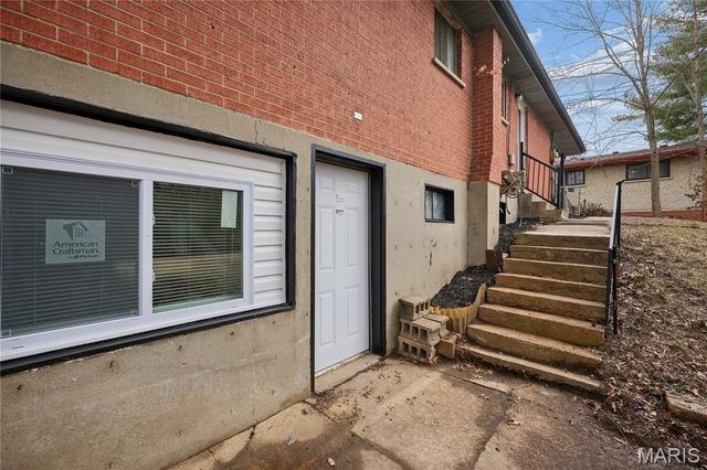 5533 Donbar Drive, St Louis, MO 63121