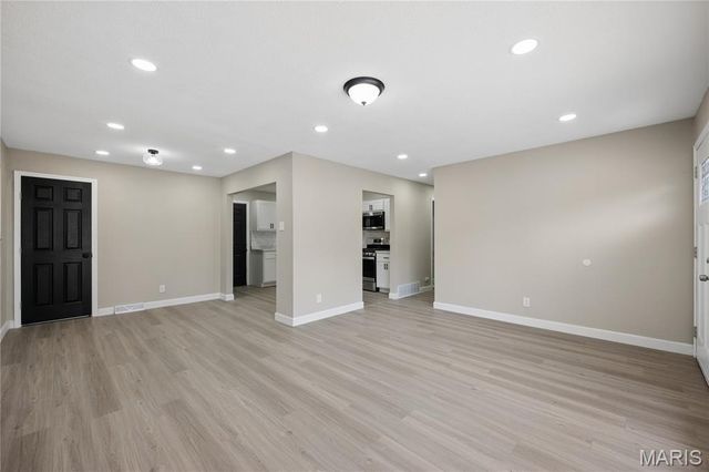 5533 Donbar Drive, St Louis, MO 63121