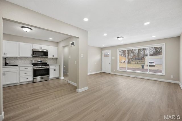 5533 Donbar Drive, St Louis, MO 63121